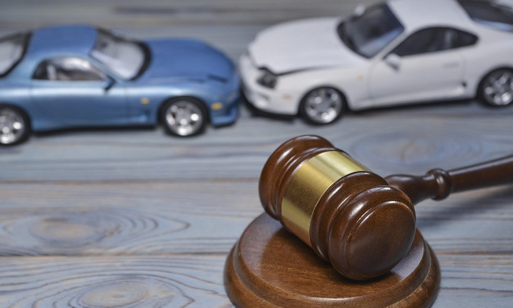 How Charleston Car Accident Lawyers Handle Insurance Companies