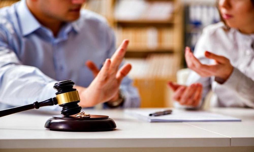 How Divorce Lawyers Protect Clients During Settlements